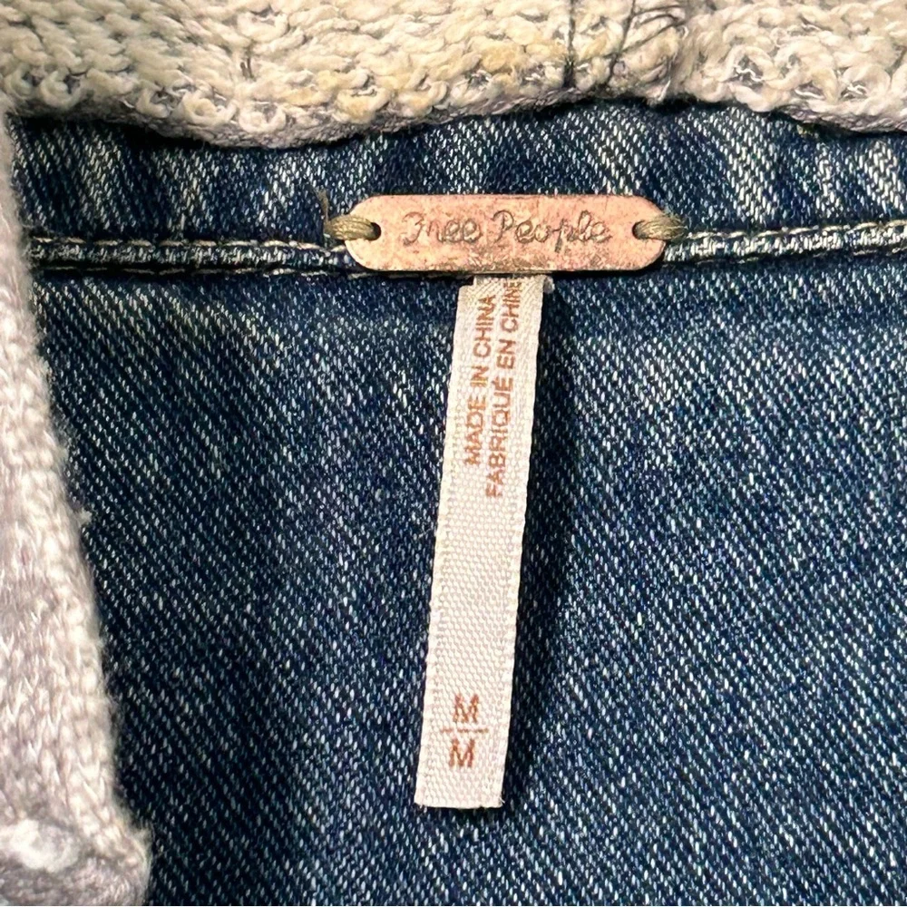 Free People Jacket Womens Medium Blue Denim Hoodie Knit Sleeves Distressed - Picture 5 of 7